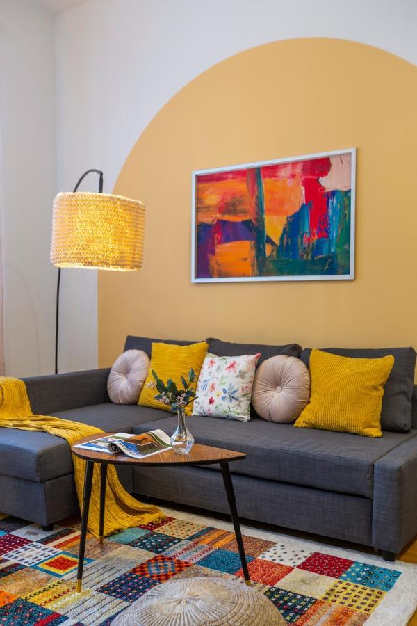 Central Gozsdu Apartment In The Party Street บูดาเปสต์ ภายนอก รูปภาพ