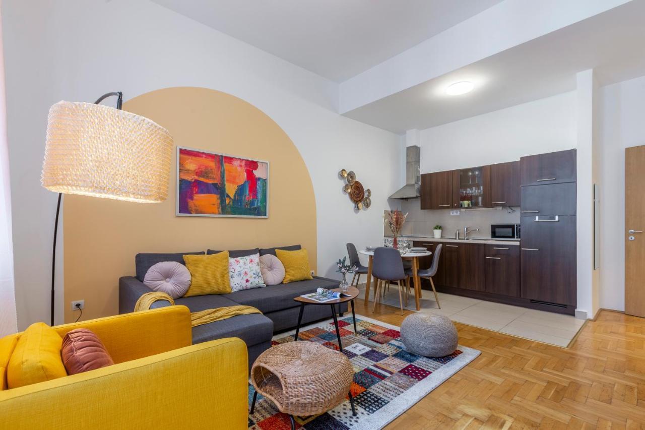 Central Gozsdu Apartment In The Party Street บูดาเปสต์ ภายนอก รูปภาพ