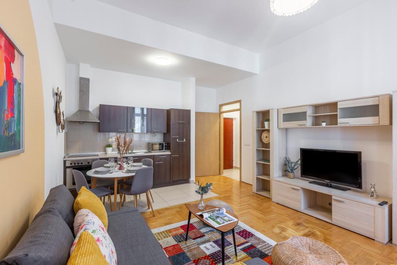 Central Gozsdu Apartment In The Party Street บูดาเปสต์ ภายนอก รูปภาพ