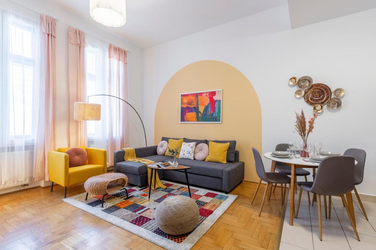Central Gozsdu Apartment In The Party Street บูดาเปสต์ ภายนอก รูปภาพ