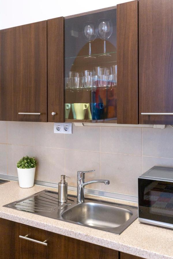Central Gozsdu Apartment In The Party Street บูดาเปสต์ ภายนอก รูปภาพ